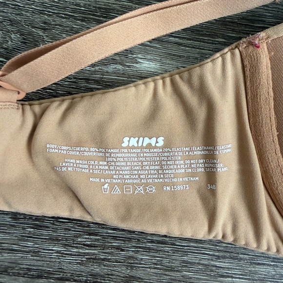 SKIMS Nude Bra - Picture 3 of 4